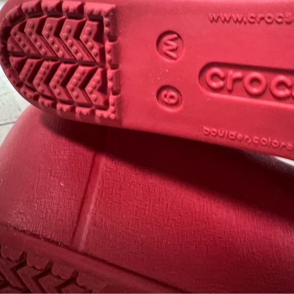 Crocs Cap Toe Wedge Heel Red Black Wedges Women Size 9 - Picture 7 of 8